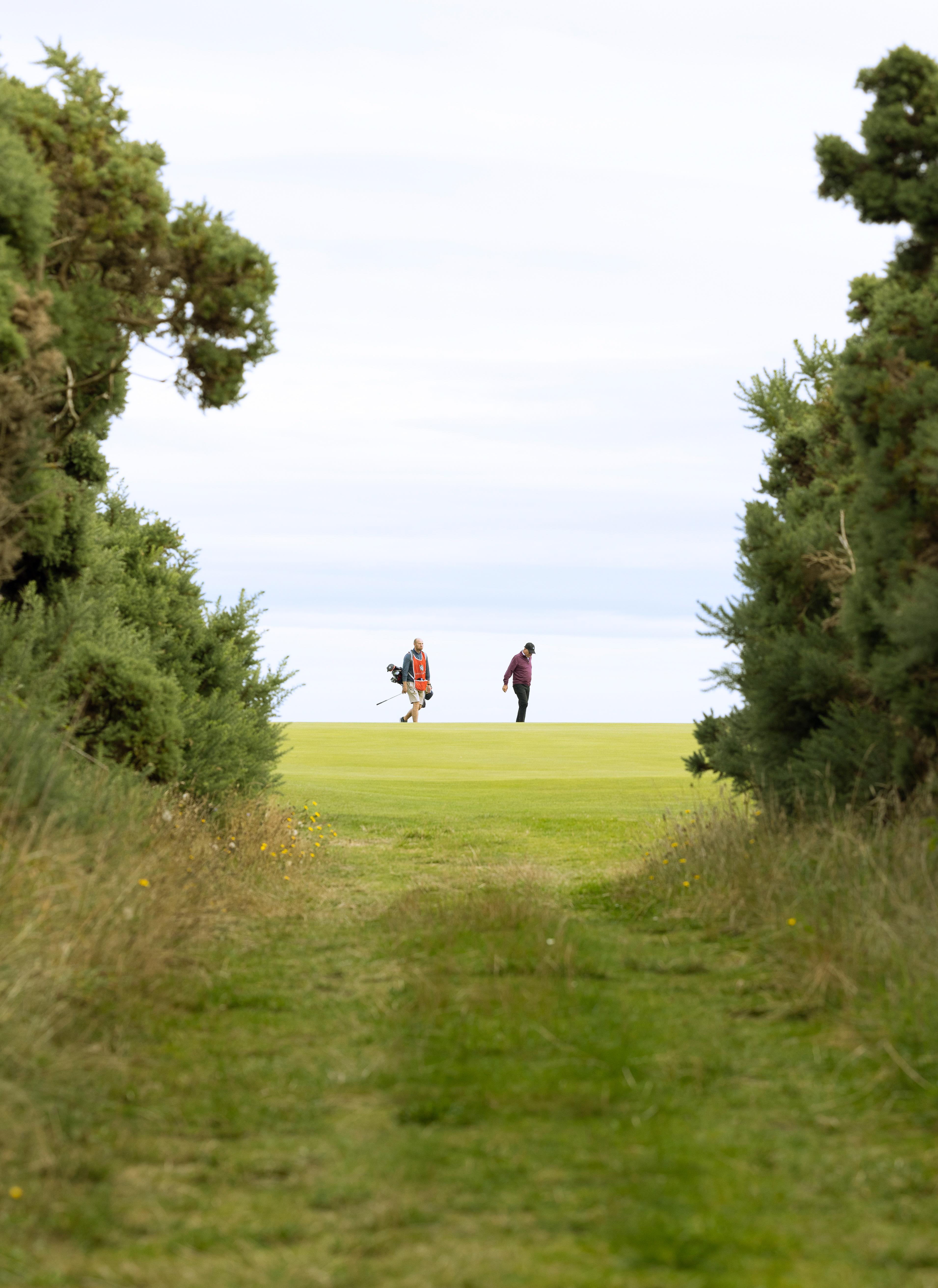 Hotel Dornoch Station Exterior foto Golfers on the 18th fairway