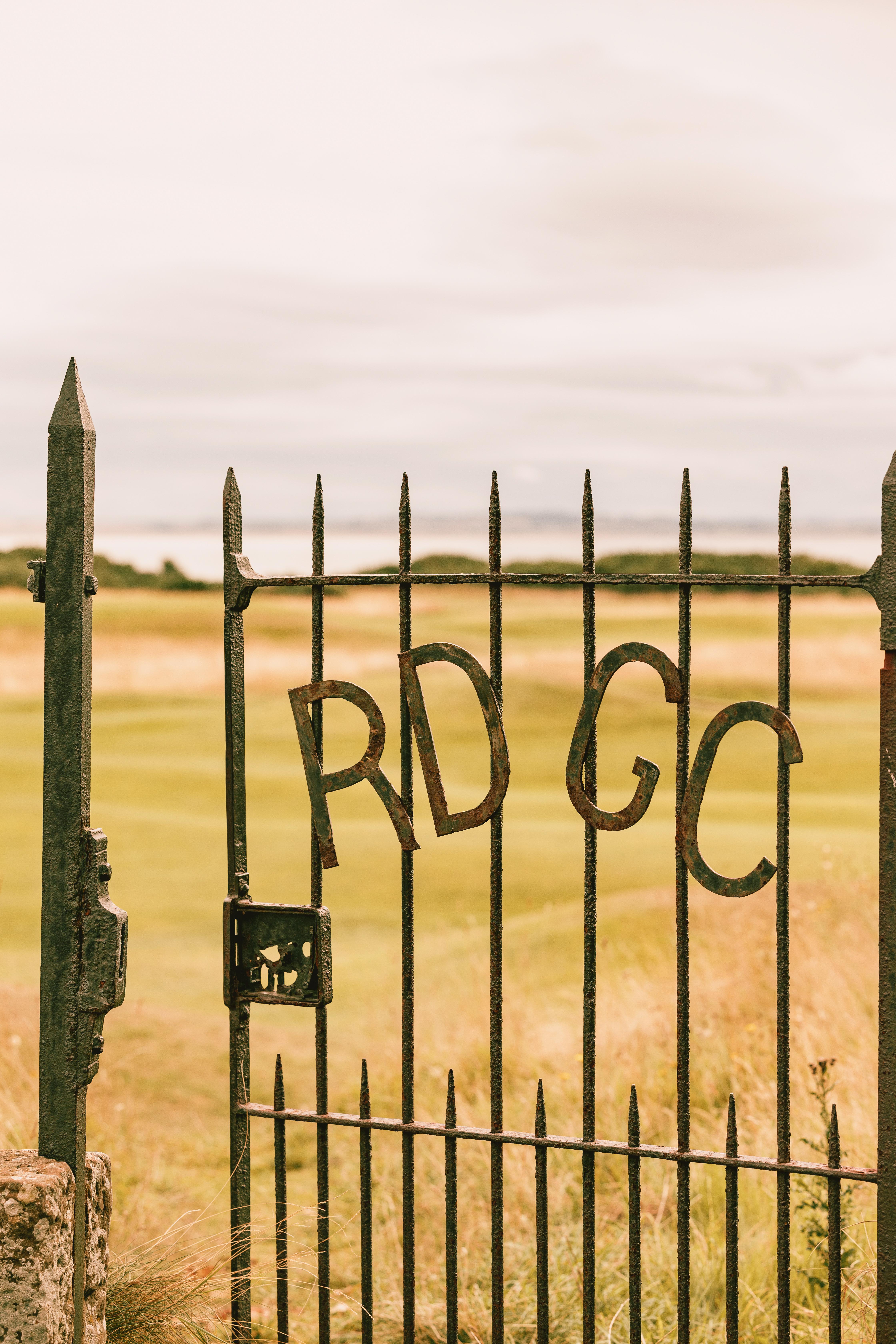Hotel Dornoch Station Exterior foto The club's initials on the entrance gate