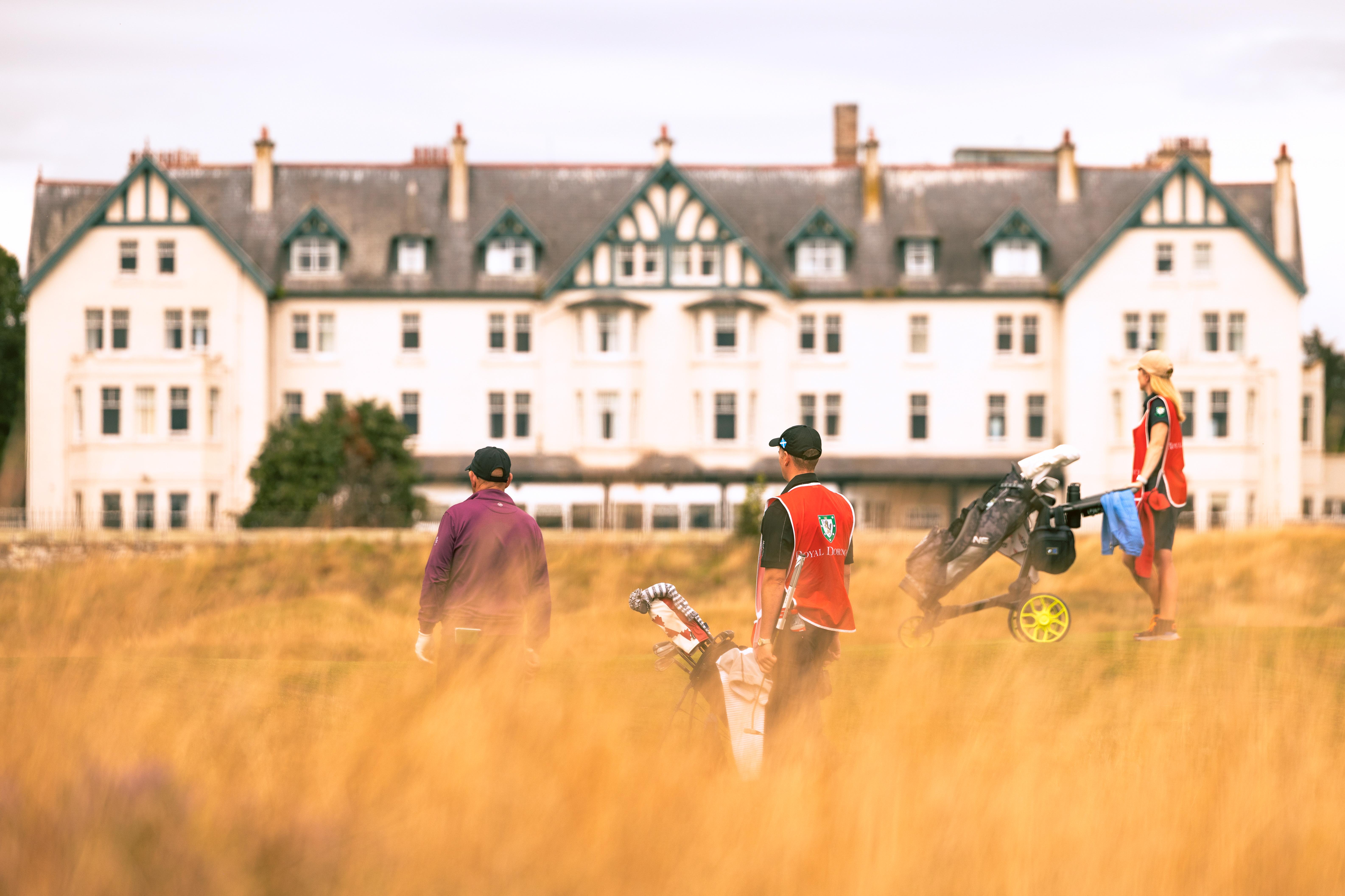 Hotel Dornoch Station Exterior foto Golfers at the Old Course, St Andrews