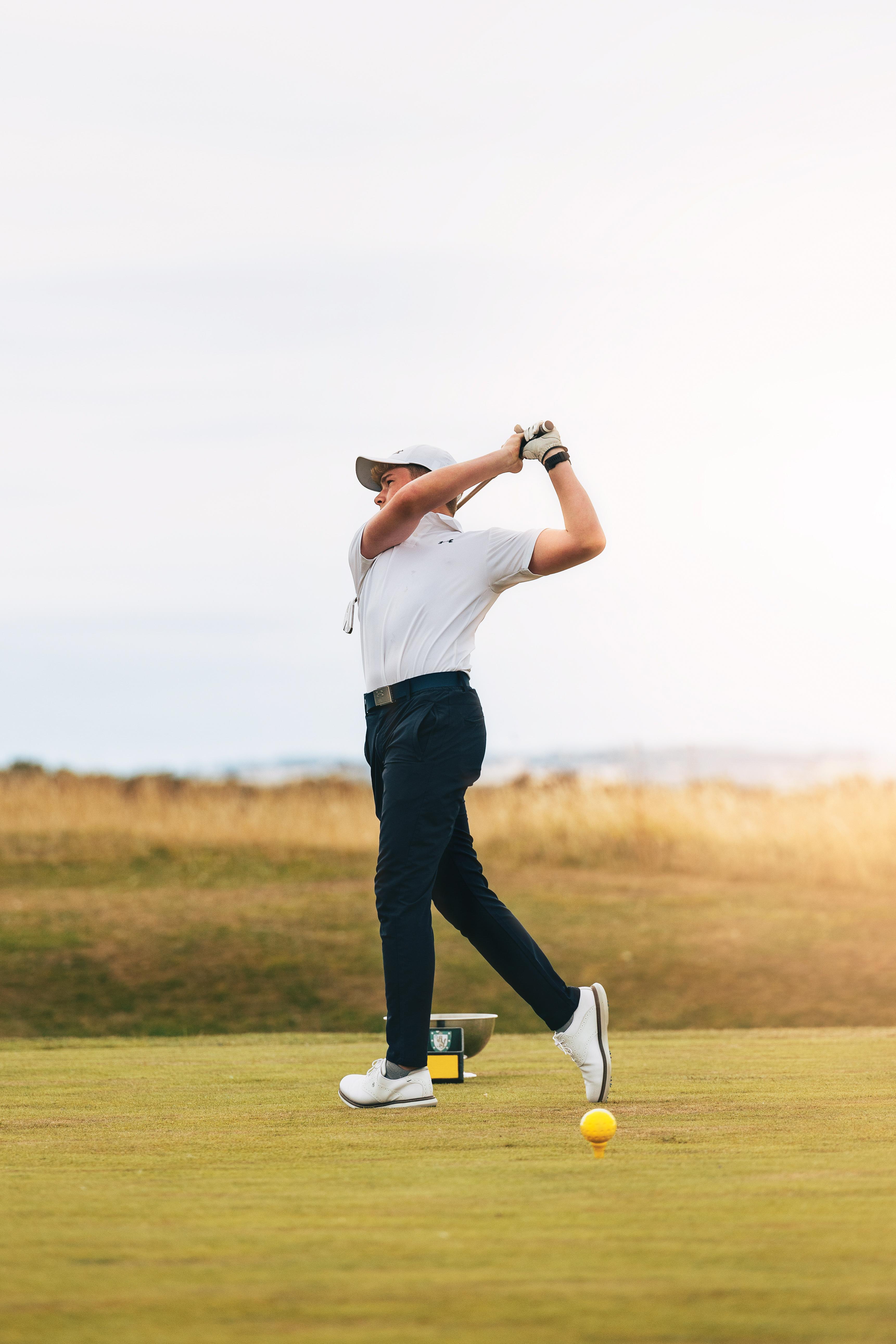 Hotel Dornoch Station Exterior foto Golf player