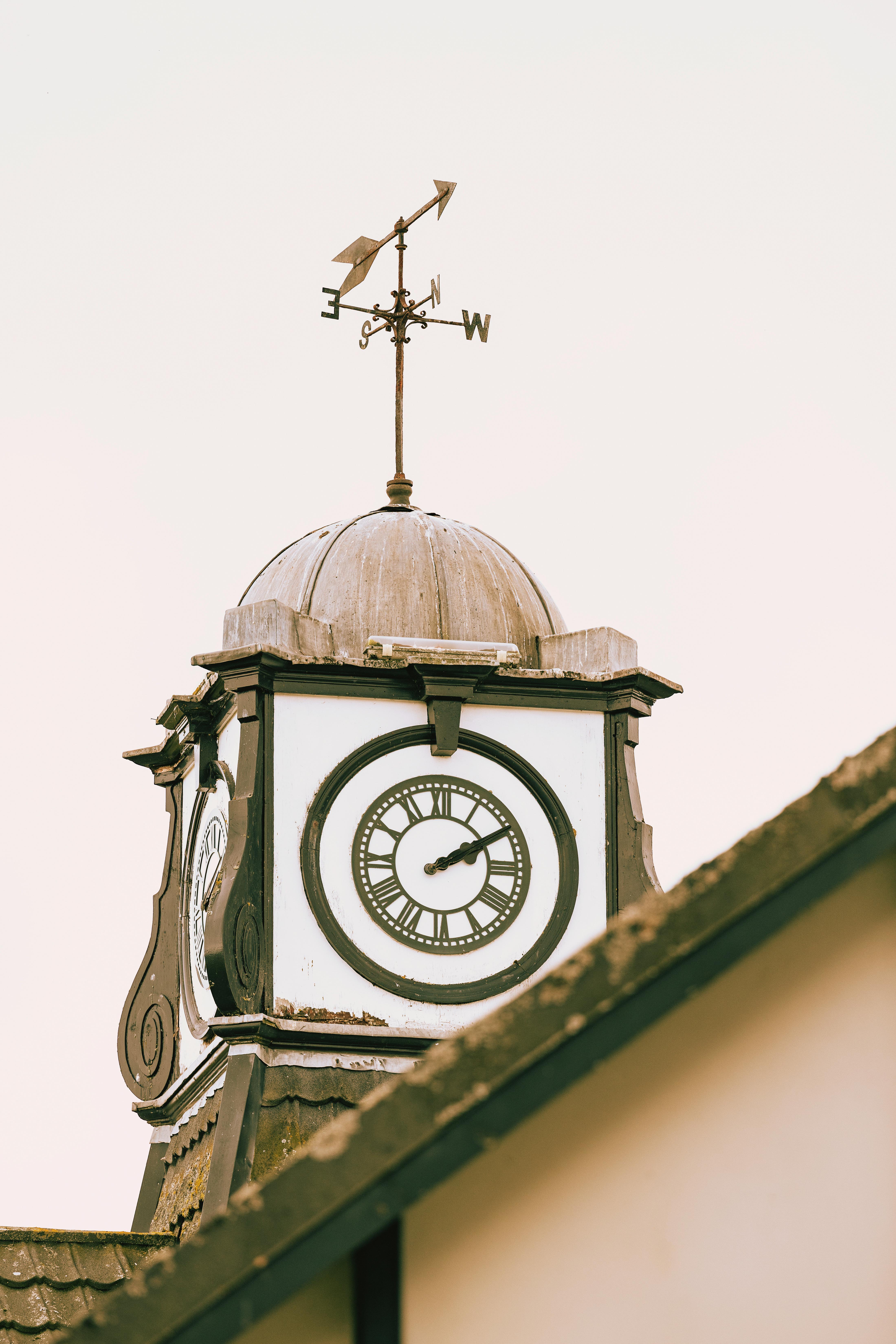 Hotel Dornoch Station Exterior foto The clock tower