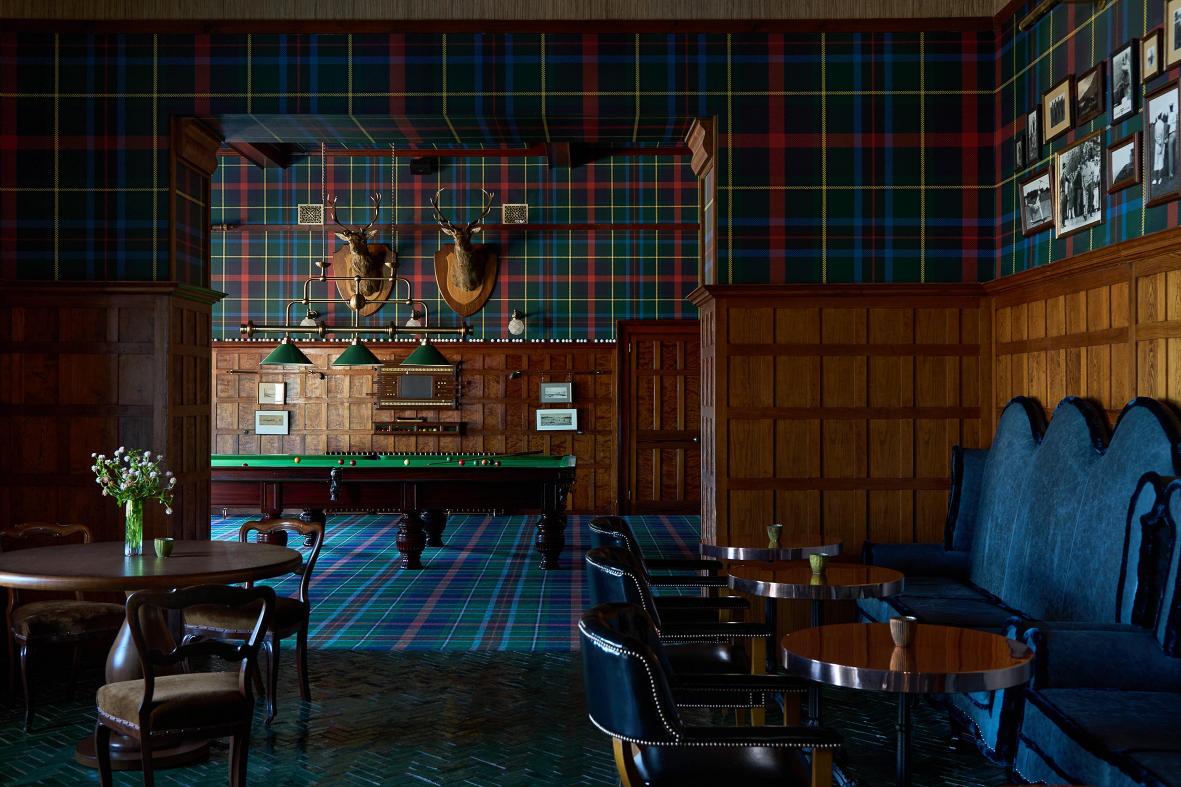 Hotel Dornoch Station Exterior foto The interior of the bar